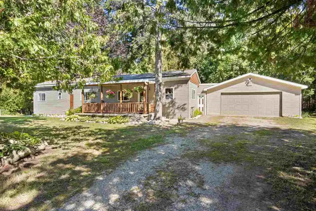 10262 Burgess Road, Charlevoix
