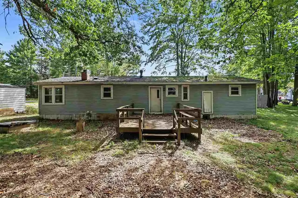 1673 Pine Drive, Traverse City