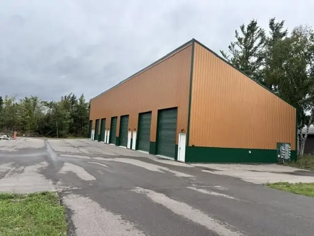 2405 N Us 31, Petoskey