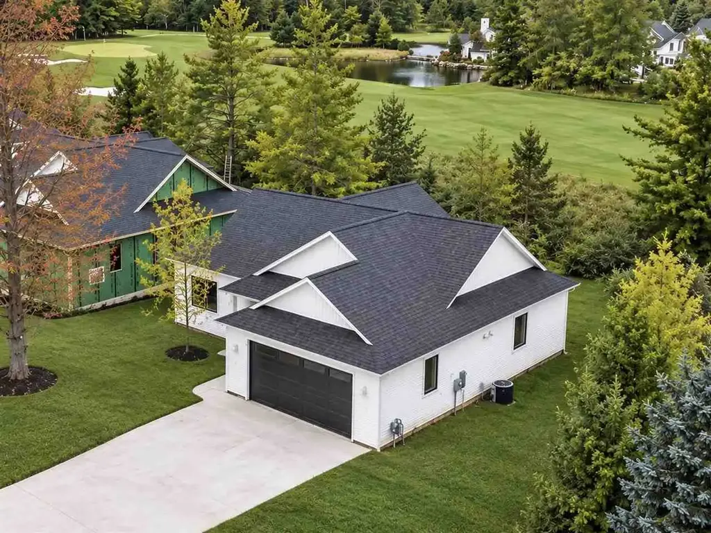 9471 Windeberry Drive, Charlevoix