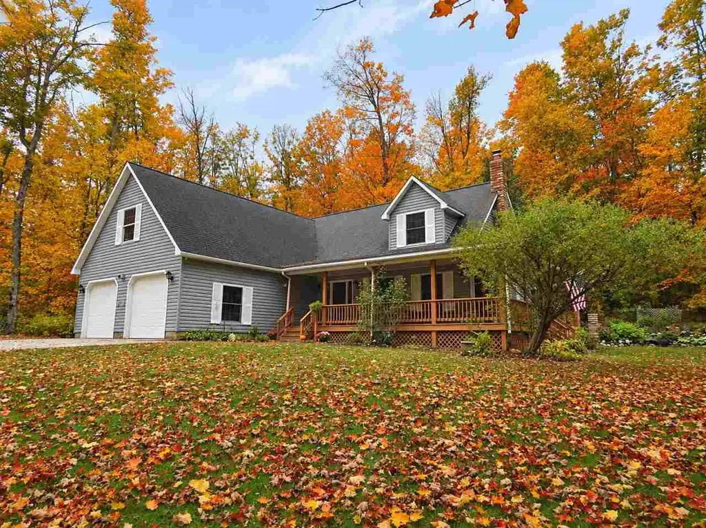 1850 Abbey Road, Petoskey