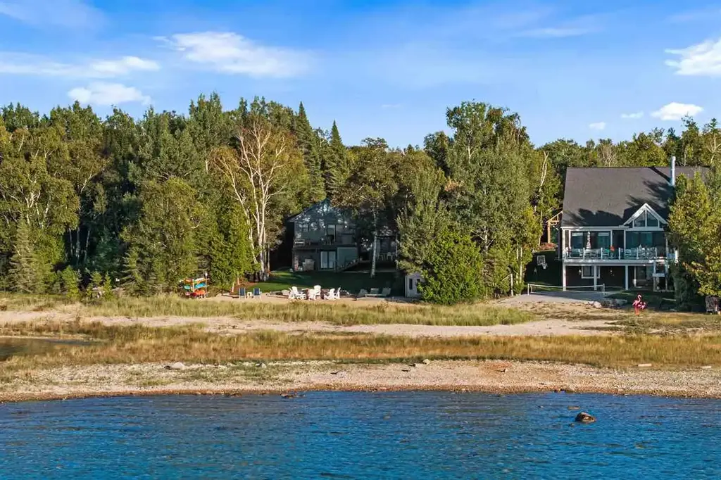 4467 Lake Shore Dr, Charlevoix