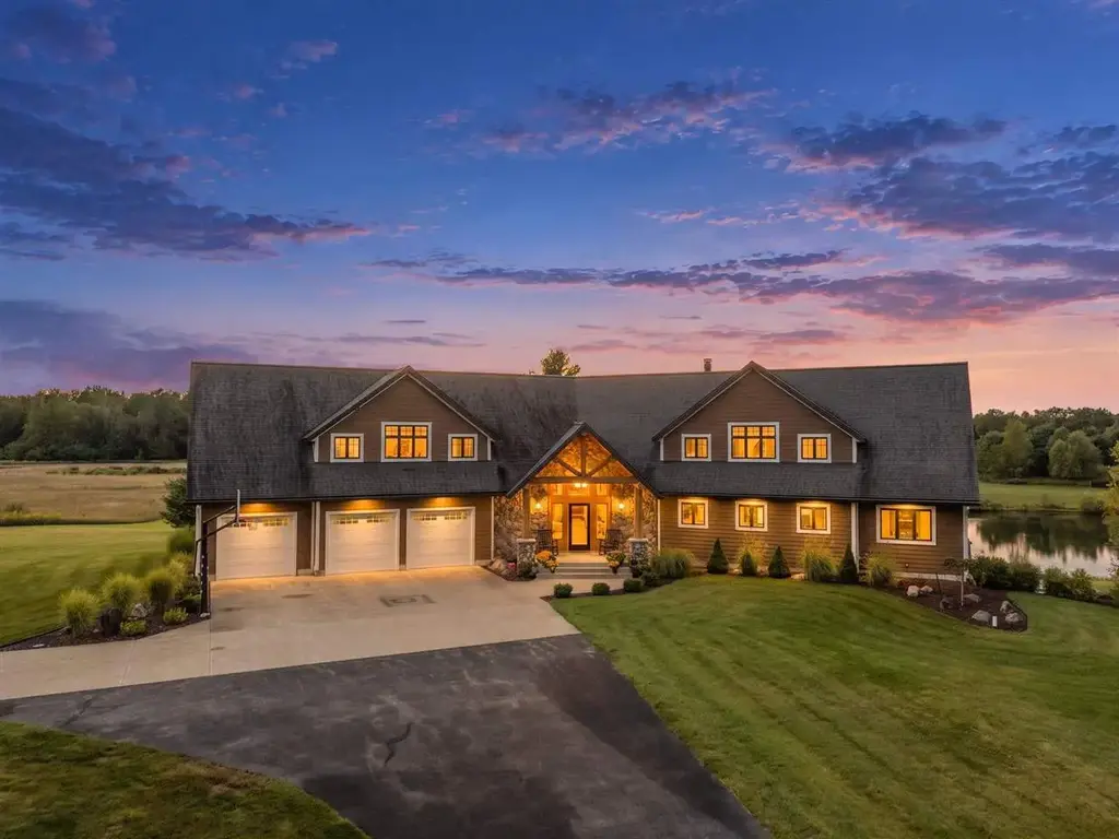 9542 S 33 Road, Cadillac