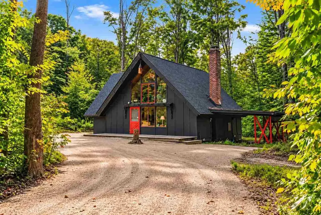 5360 Tyrol Lane, Harbor Springs