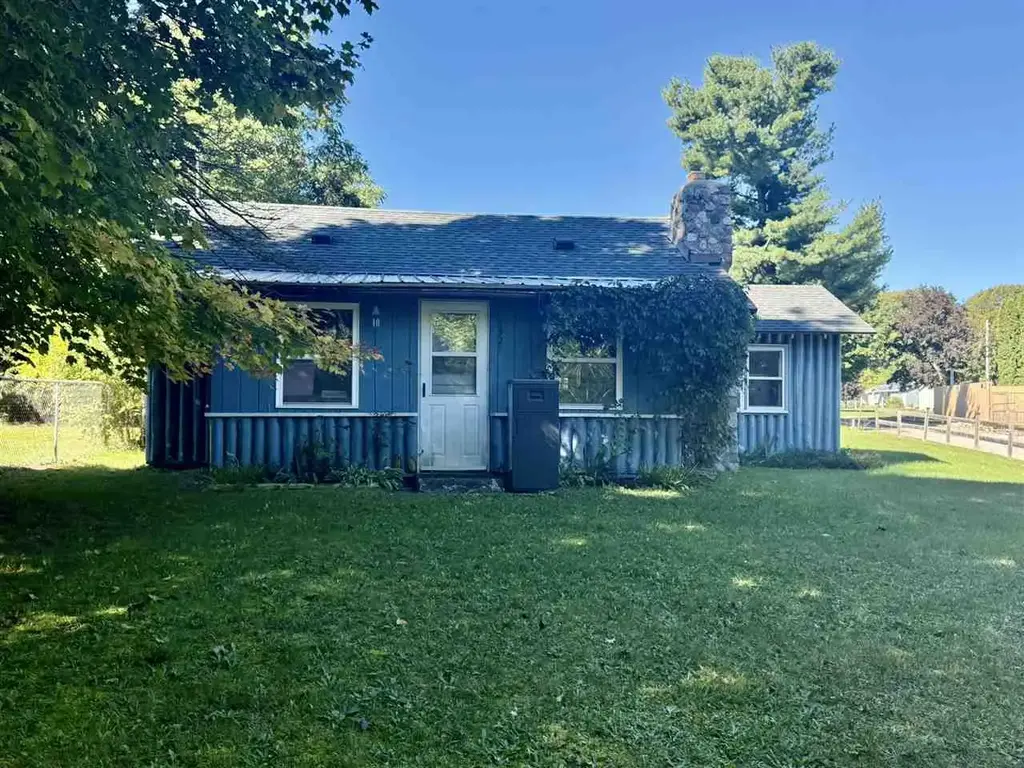 2927 N Main Street, Central Lake