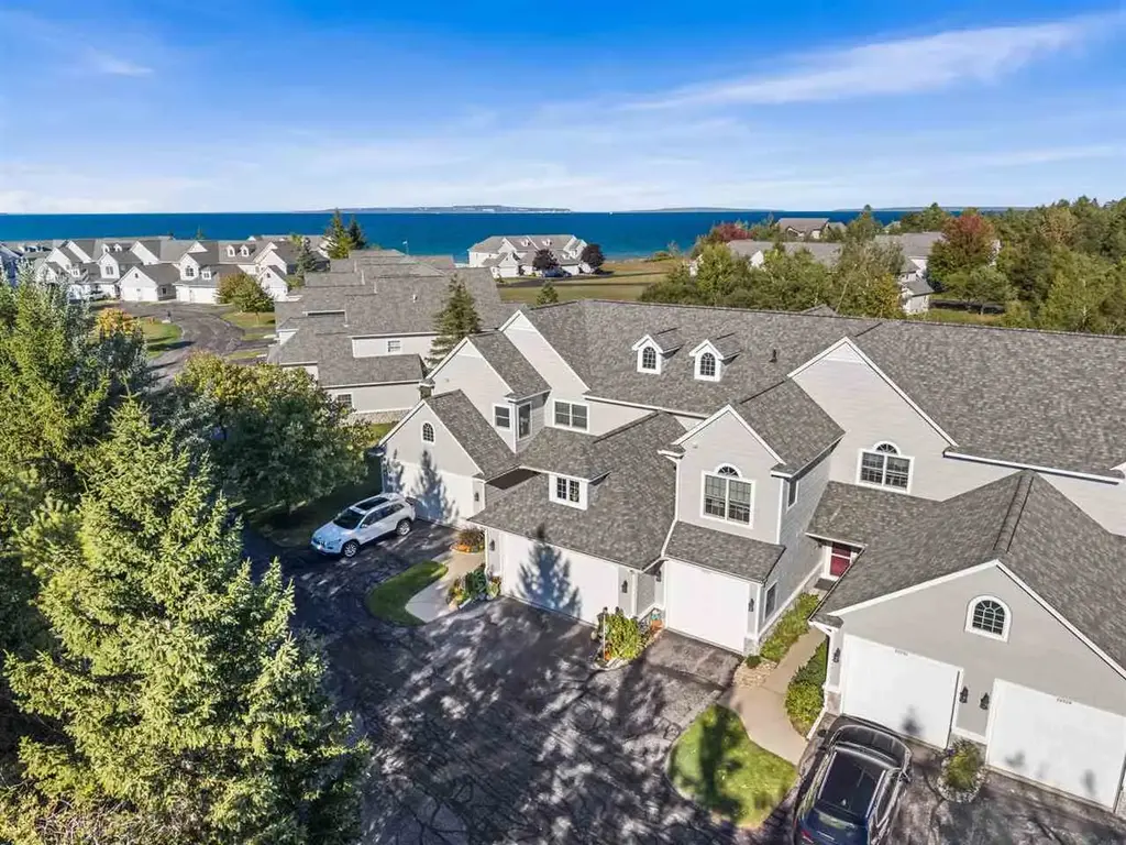 20534 Northern Lights Lane, Mackinaw City