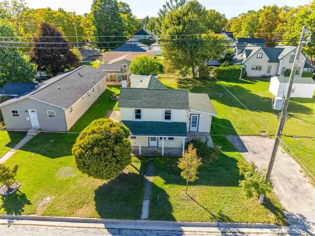 305 May Street, Charlevoix