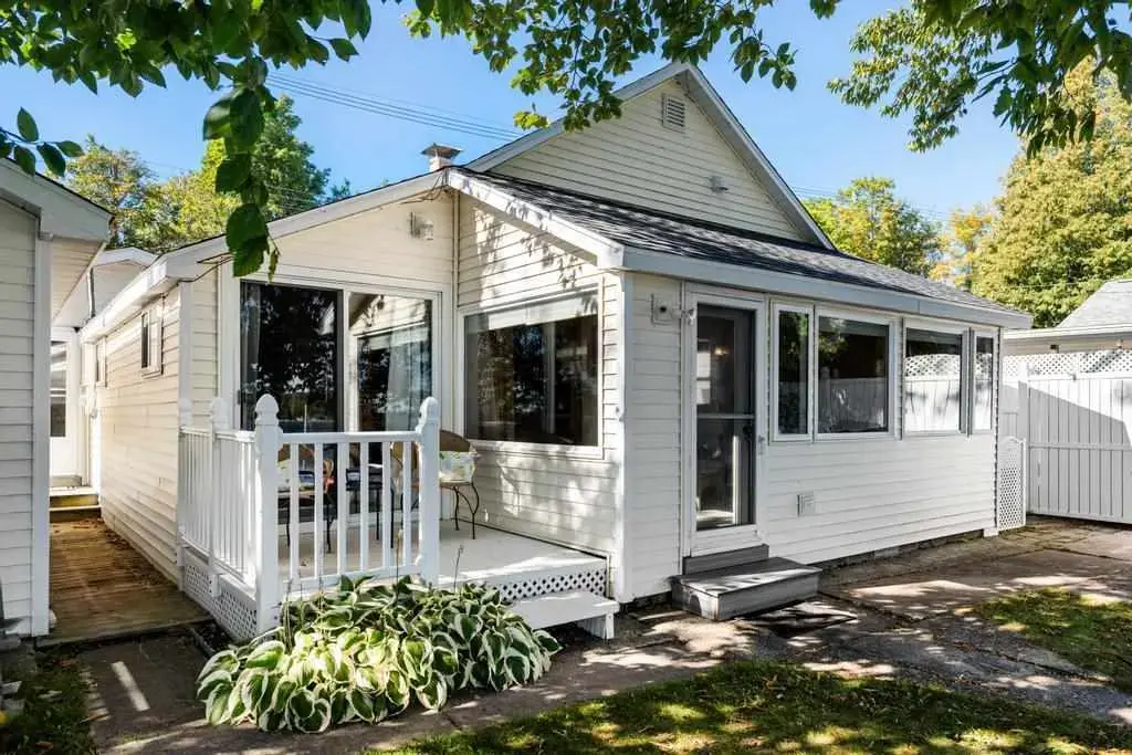 6688 Paradise Trail, Carp Lake
