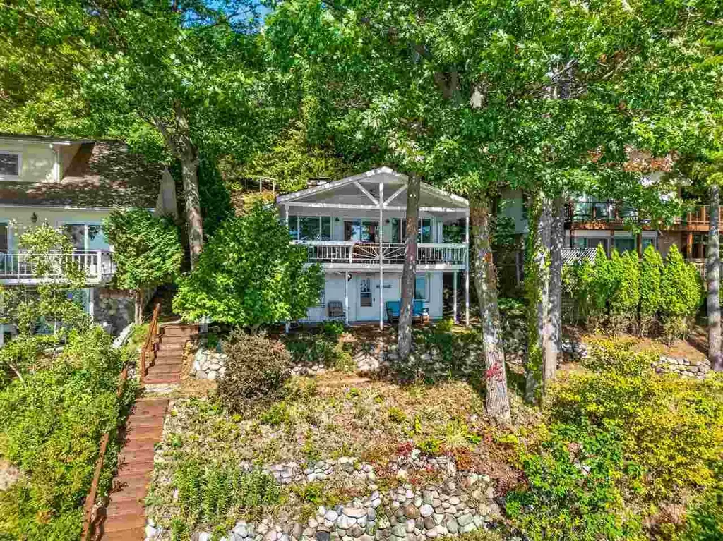 1532 North Shore Drive, Walloon Lake