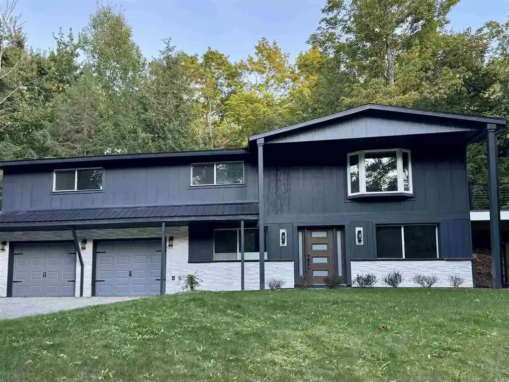 8111 Hedrick Road, Harbor Springs