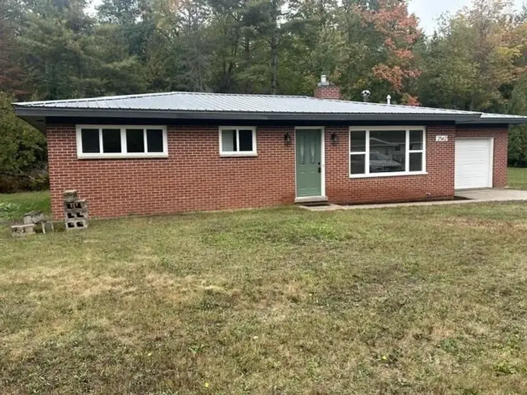 2562 Pinewood Circle, Cheboygan