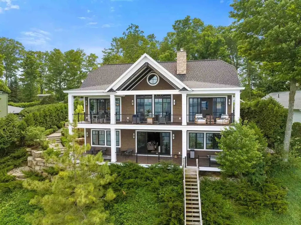 5901 Cincinnati Point Trail, Petoskey