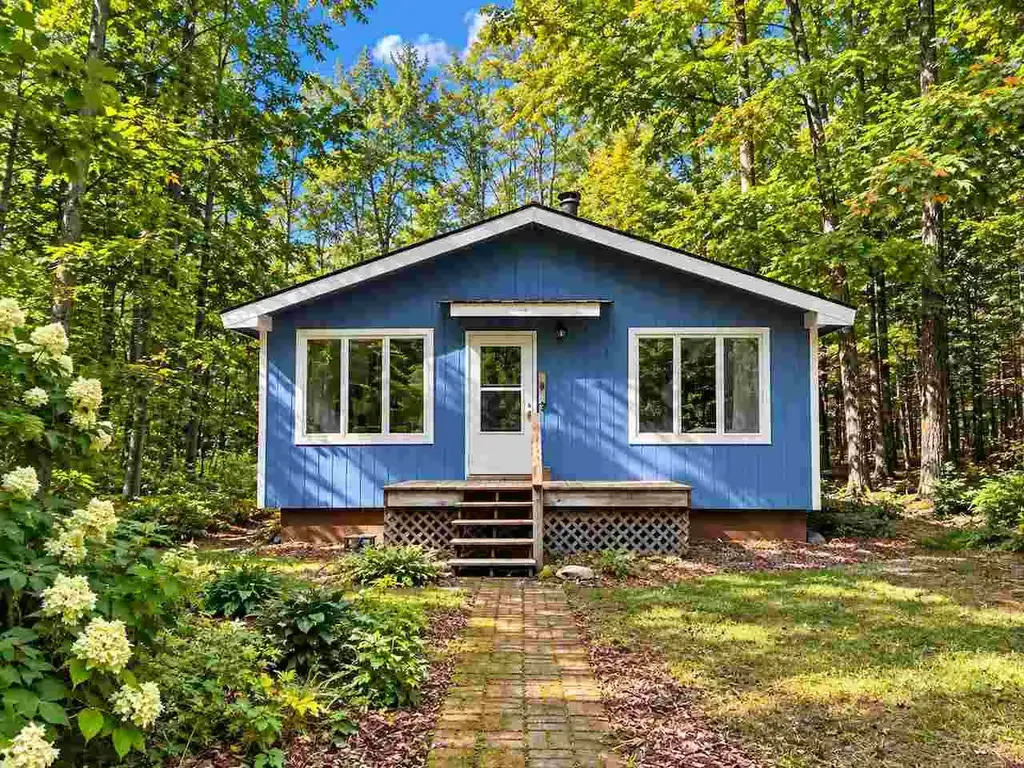 38493 Indian Woods, Beaver Island