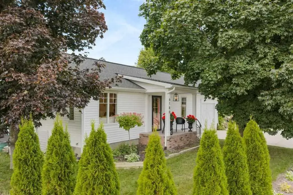 6180 Lansing Street, Alanson