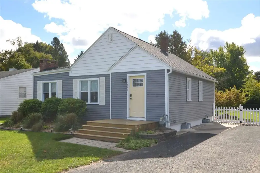 236 E Carpenter Avenue, Charlevoix