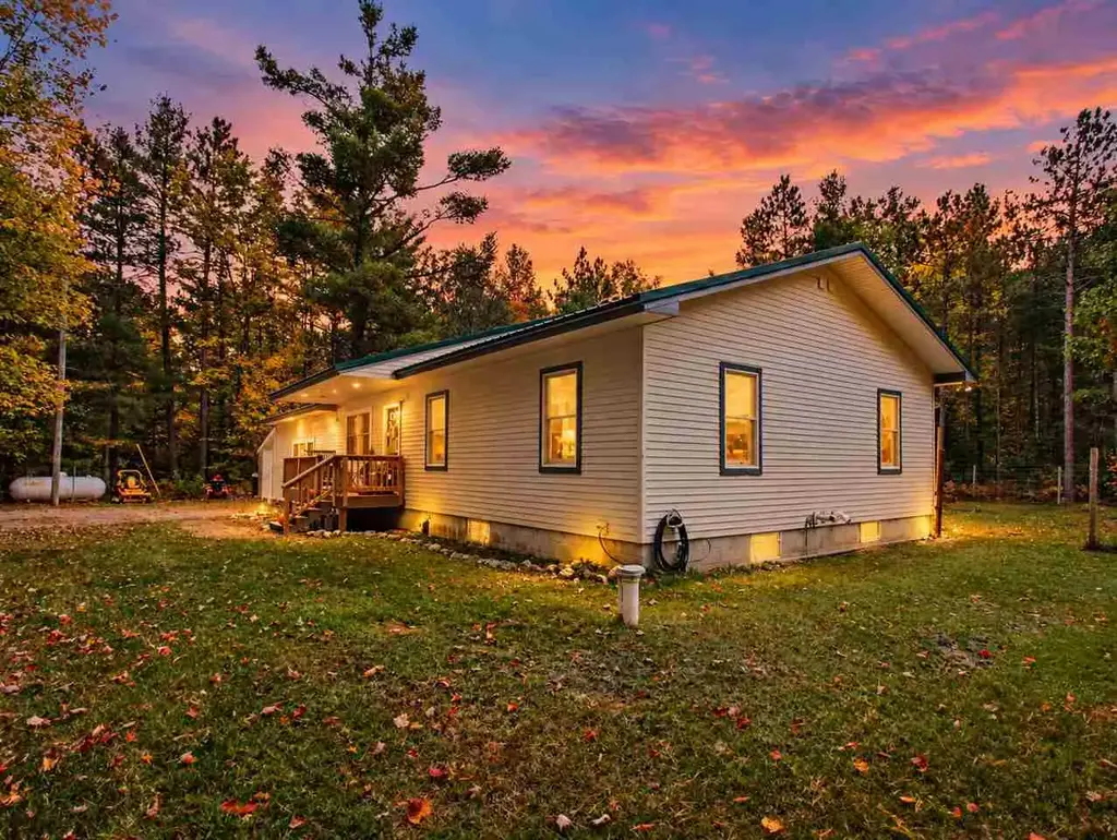 7840 Douglas Lake Road, Pellston