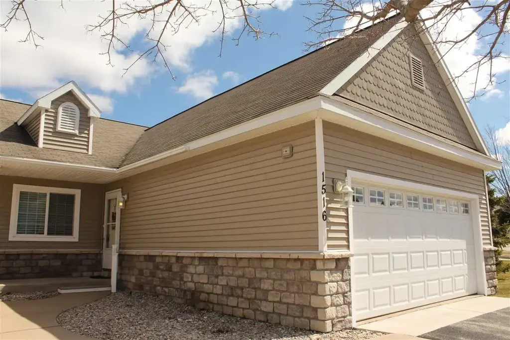 1516 Castle Drive, Petoskey