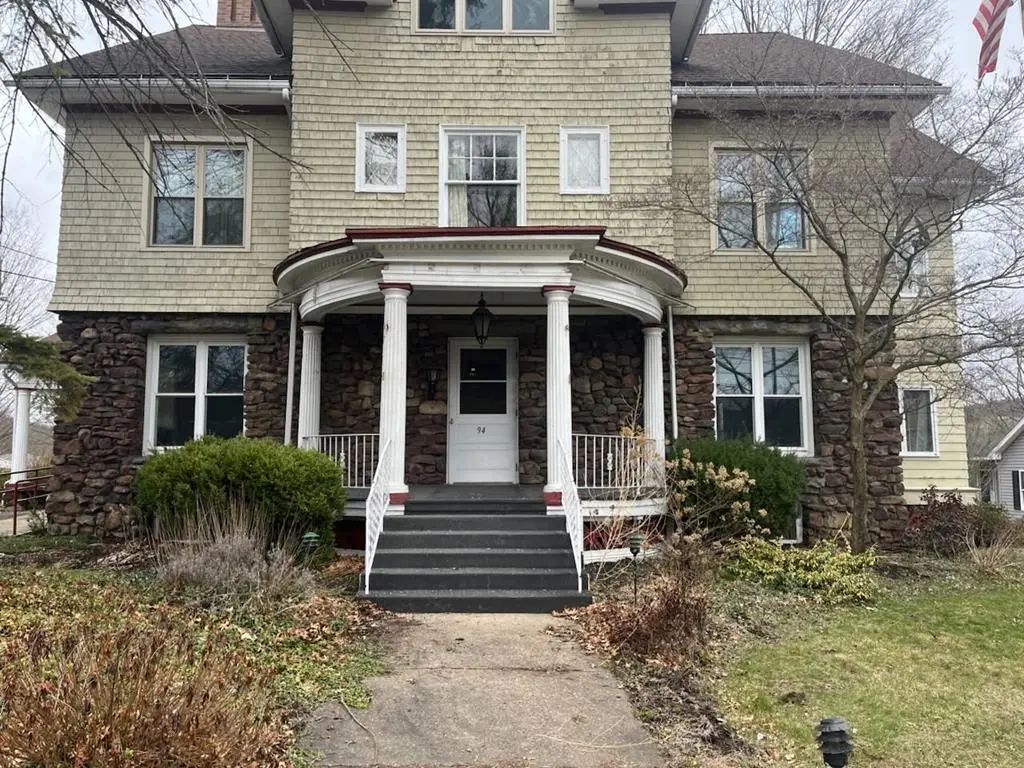 94 N Center St, Canton