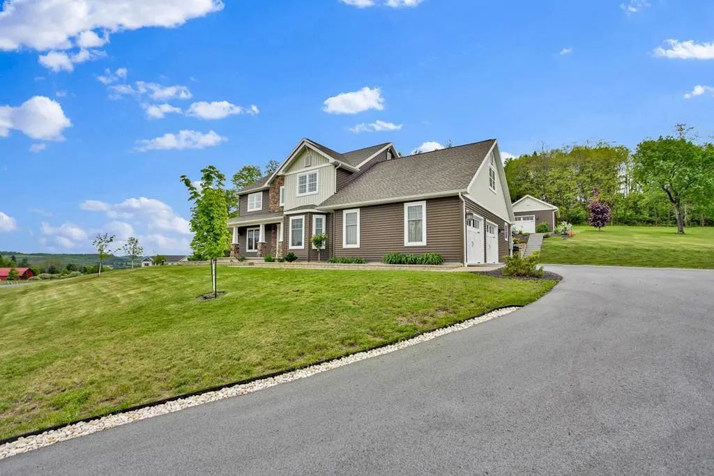 77 Hunters Trail, Wellsboro