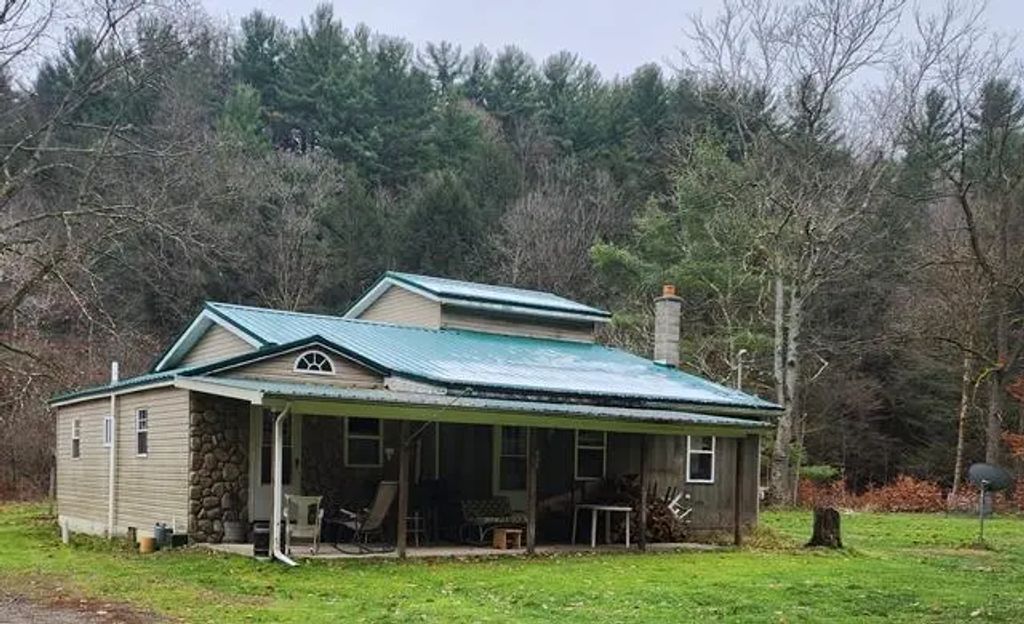 221 Bobbys Run Road, Emporium