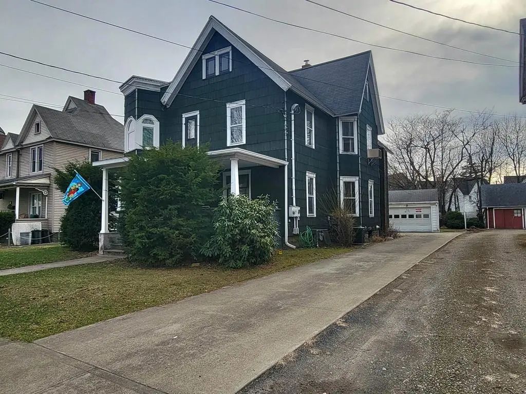 105 N Elmer Avenue, Sayre