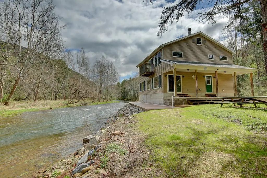 10107 Little Pine Creek Road, Waterville