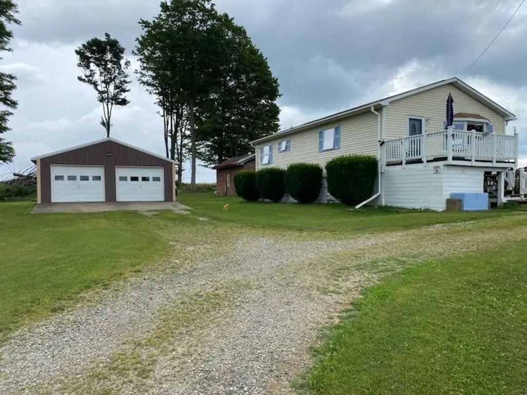 143 Rooks Rd, Genesee