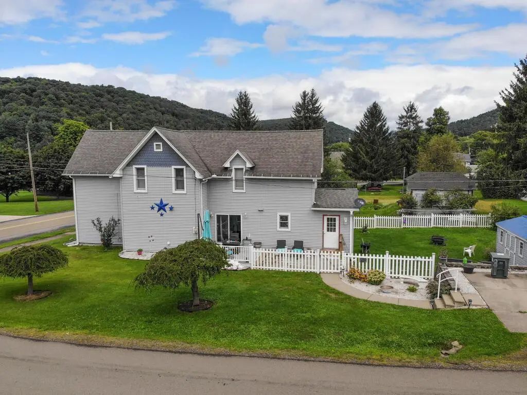 609 S Main St, Coudersport