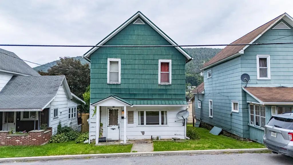 18 First St, Galeton