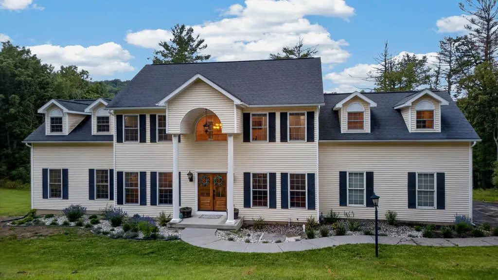 1567 Queen Esther Drive, Sayre