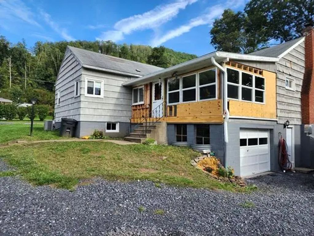 85 Blackburn Rd, Emporium