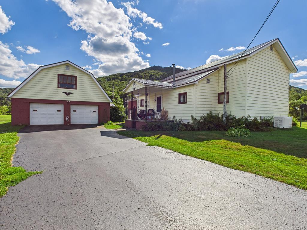 205 Main Street, Roulette