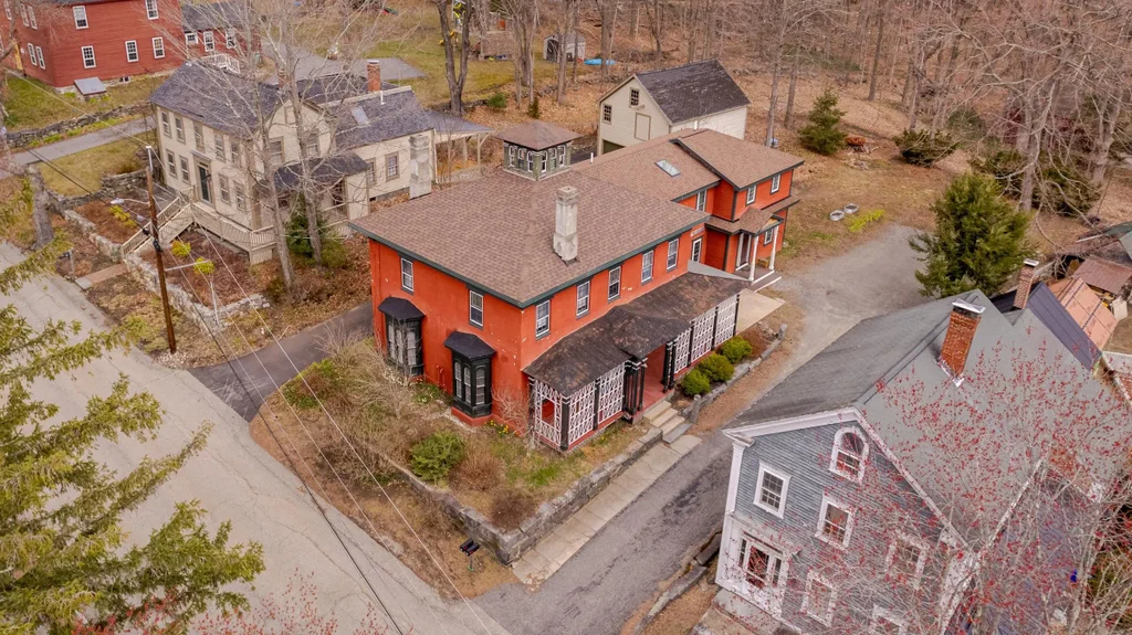 9 Swamscott Street, Newfields