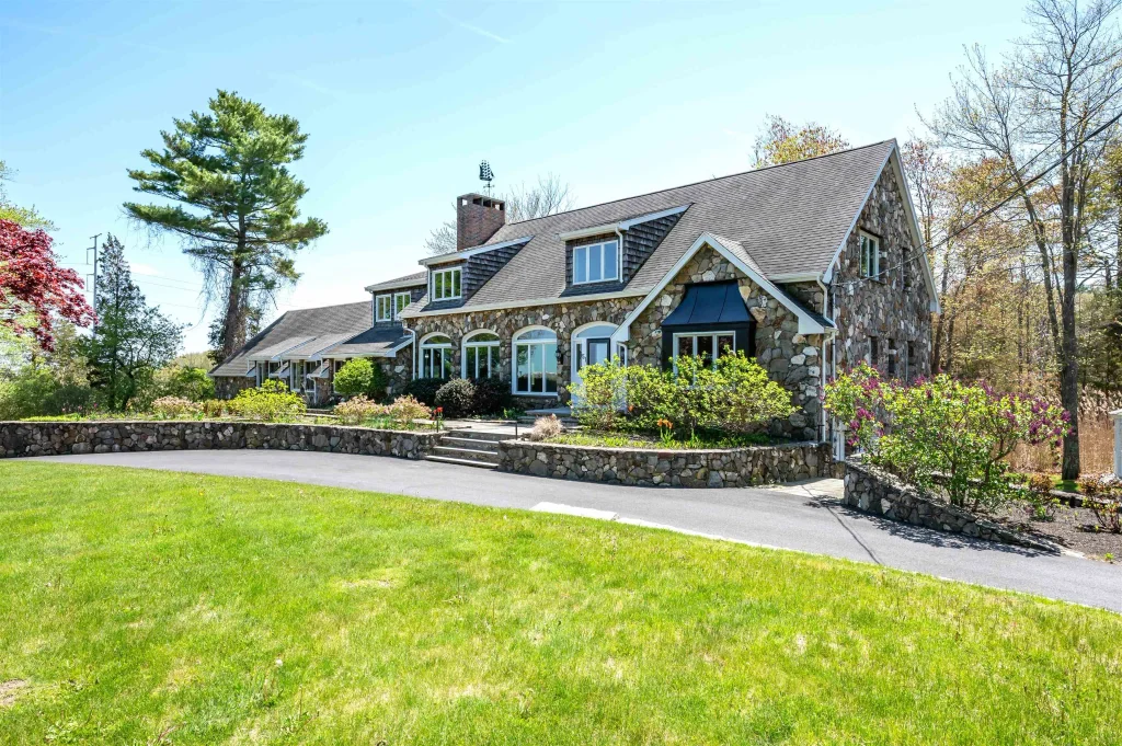 51 Depot Road, Hampton Falls