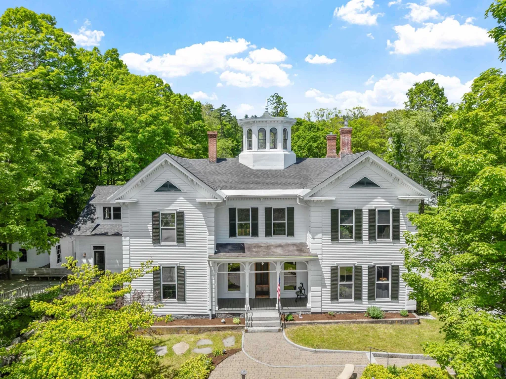 12 Highland Street, Meredith