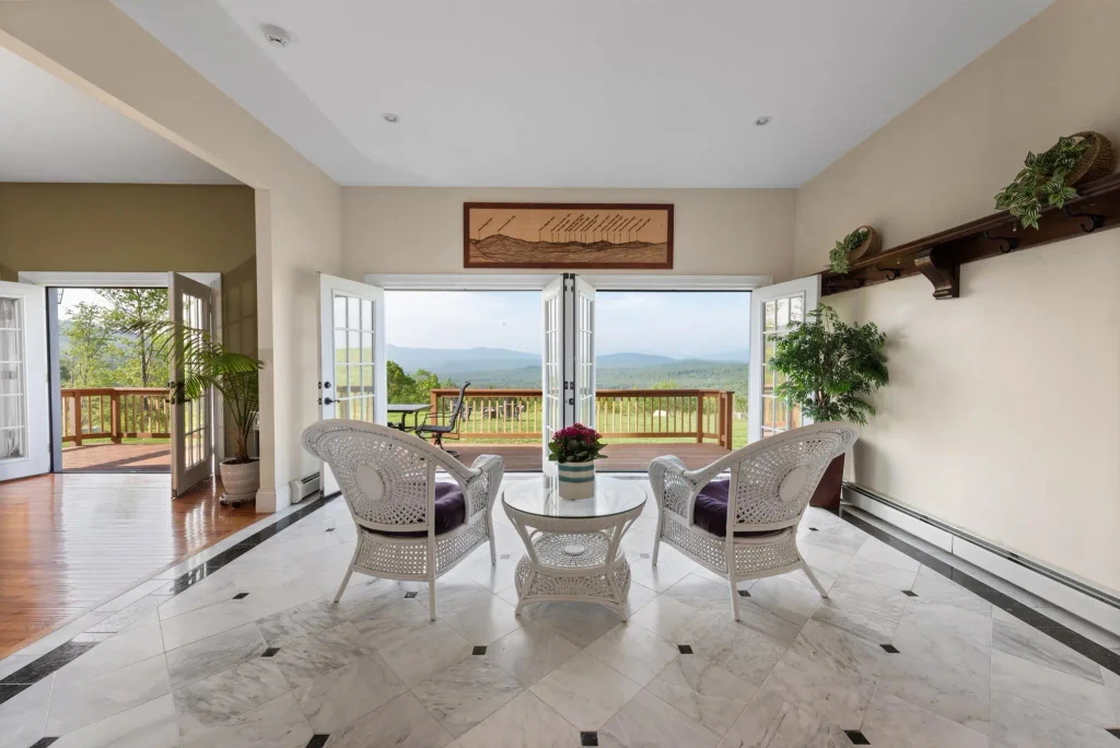 33 Winterberry Lane, Plymouth