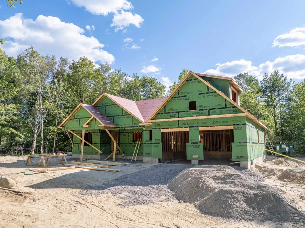 70 Hatch Corner Road, Meredith