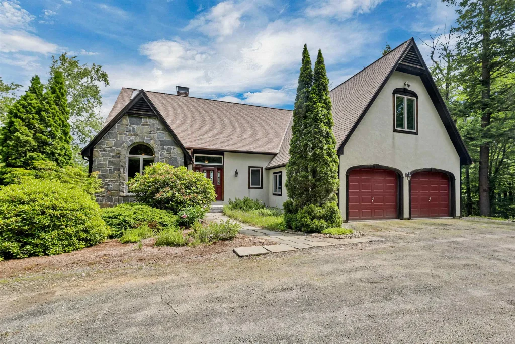 58 Kearsarge Road, New London