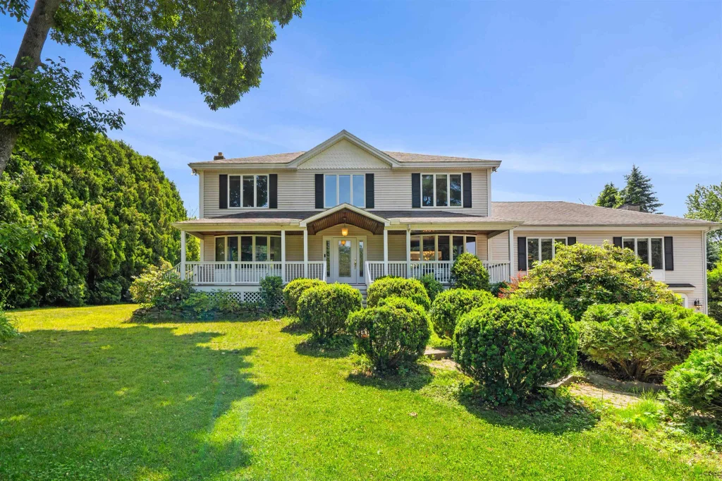 10 Roy Drive, Hudson