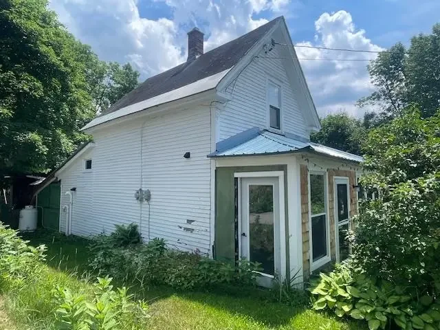 6 Demers Street, Berlin