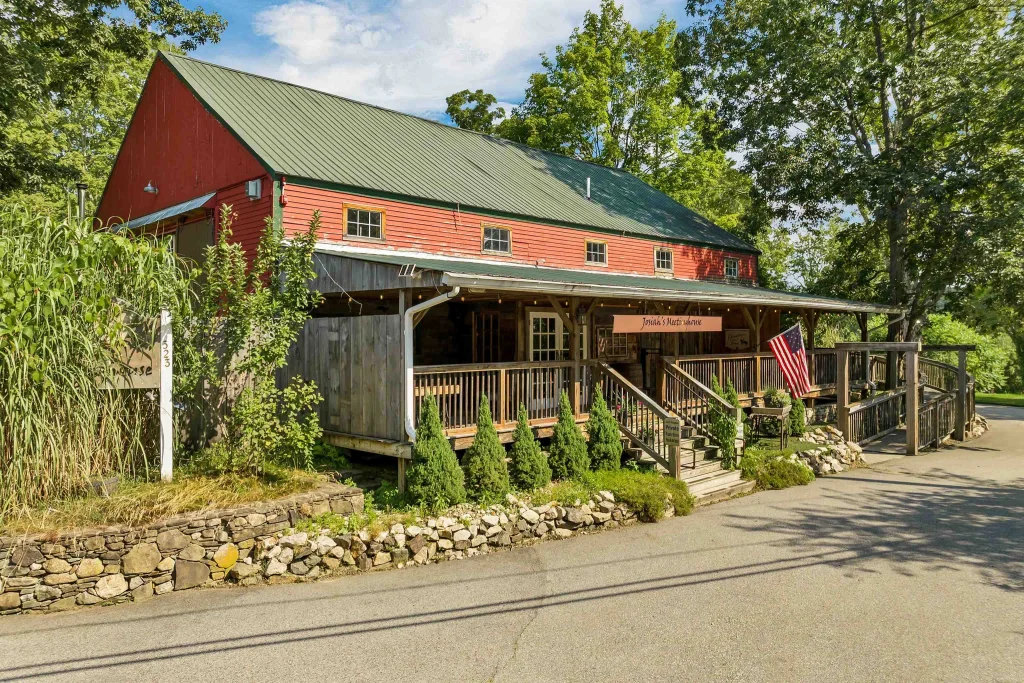 288 N. River Road, Epping