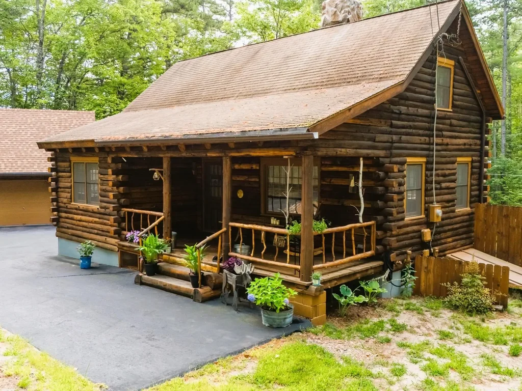 111 Pine River Path, Effingham