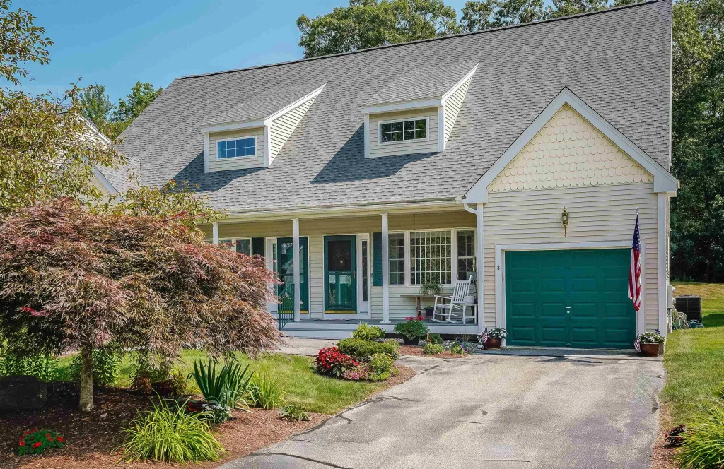 8 Royal Lane, Raymond