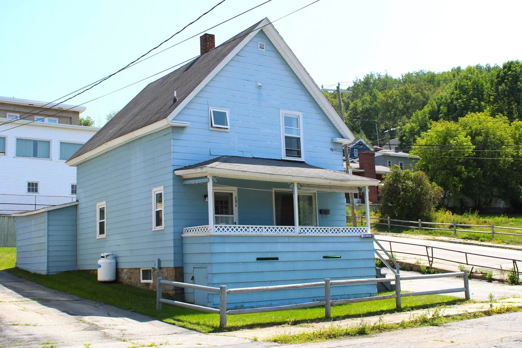 606 Rockingham Street, Berlin