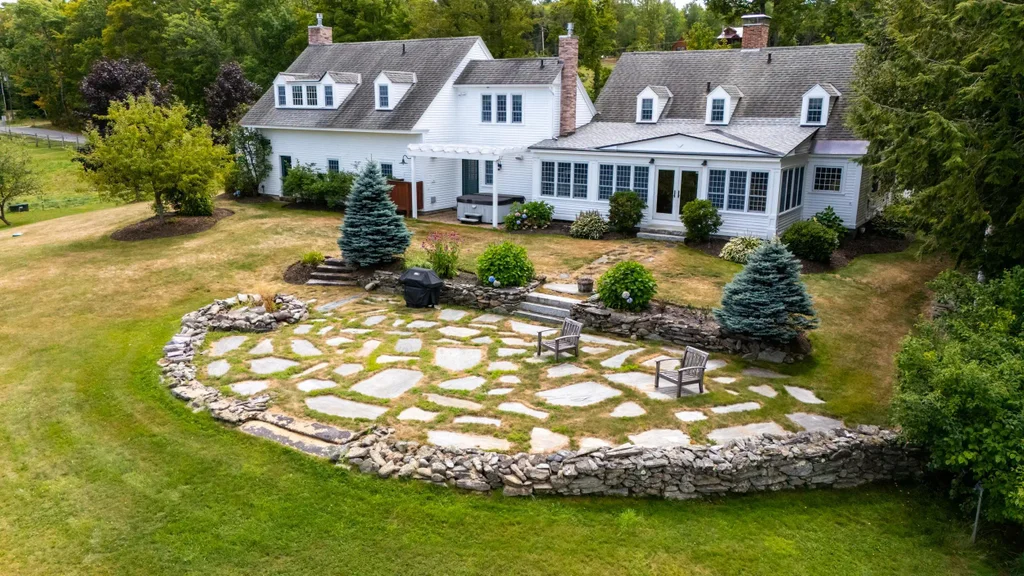 125 Clough Hill Road, Lyman