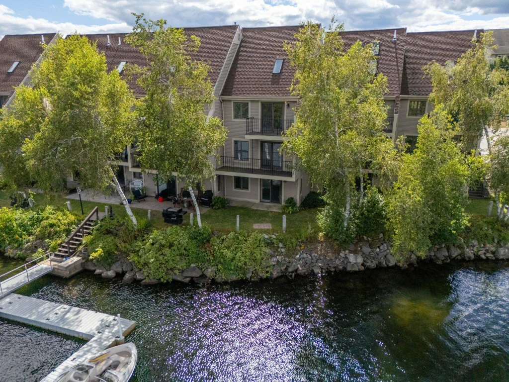51 River Front Drive, Manchester