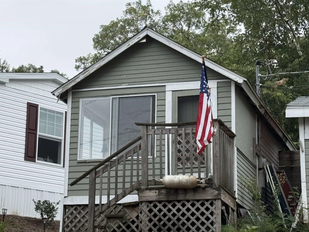 24 Dock Road, Gilford