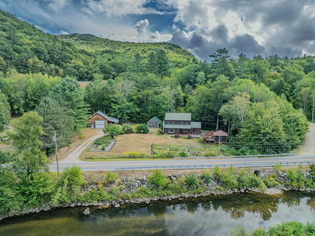 443 Eastside Road, Woodstock