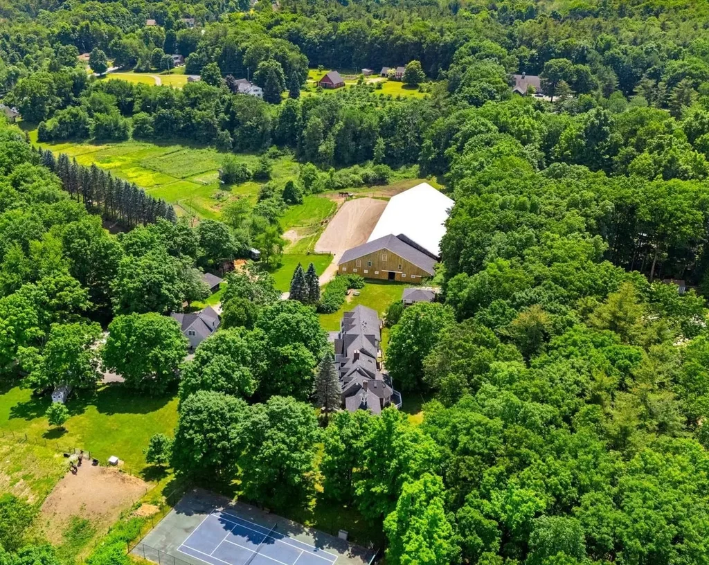 40-40a Pine Hill Road, Hollis