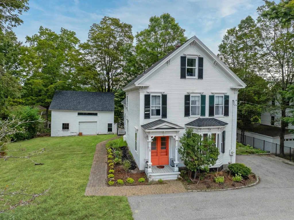 15 Highland Street, Meredith